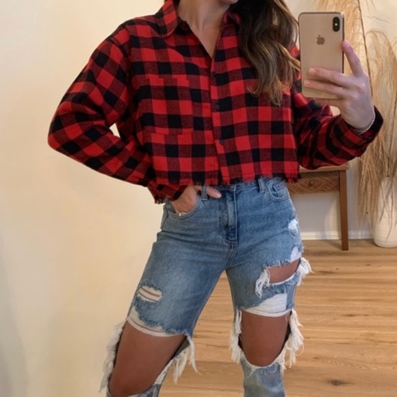 mrsalliexo Tops - 🔃 Reposh - Buffalo Plaid Cropped Flannel ♥️🖤